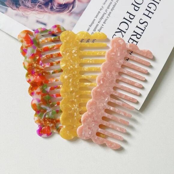 Wavy Style Hair Comb in Yellow - Picture 4 of 5